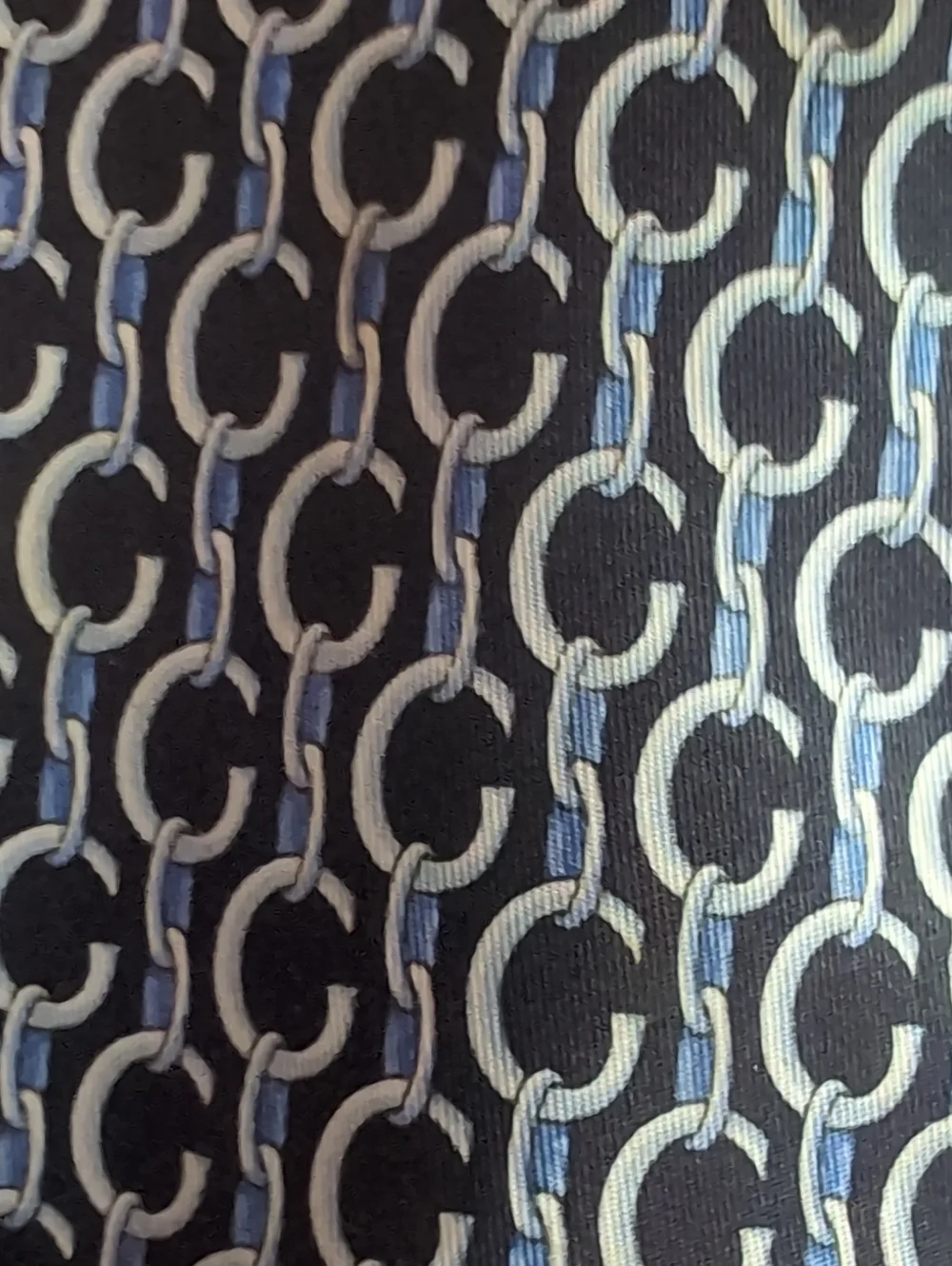Gucci Patterned SILK Tie with Blue Chain Motif
